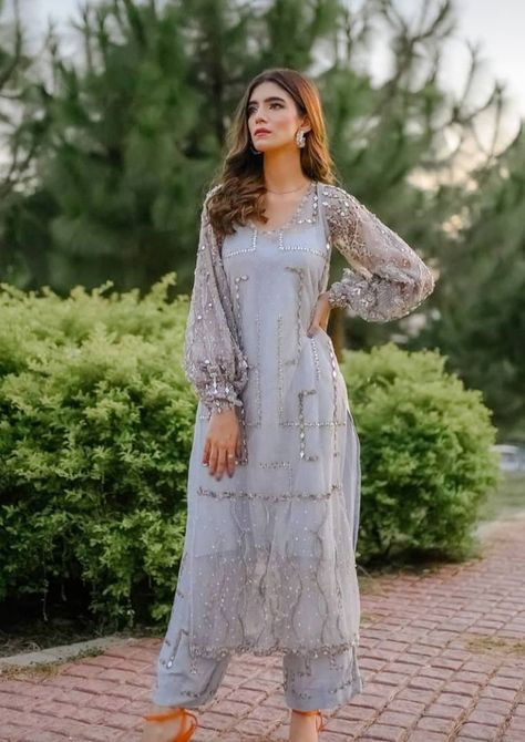 Pakistani Dresses Simple, Fancy Suits, White Salwar, Stylish Kurtis Design, Pakistani Formal Dresses, Cute Outfits With Leggings, Fancy Suit, Beautiful Pakistani Dresses, Women Dresses Classy