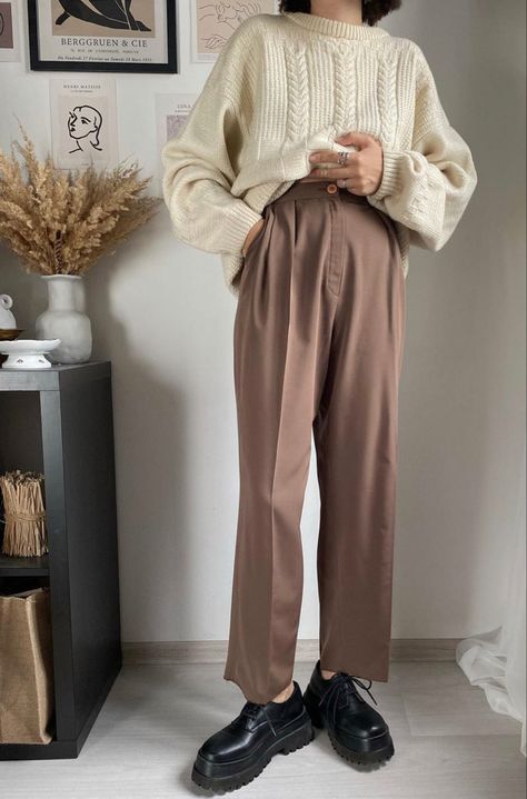 Casual Earth Tone Outfits, Lazy Academia Outfits, Cozy Academia Aesthetic Outfit, Light Acadamia Womens Fashion, Cottagecore Academia Outfits, Light Acedamia Clothing, Study Outfit Aesthetic, Earth Tone Outfits Aesthetic, Studying Outfit