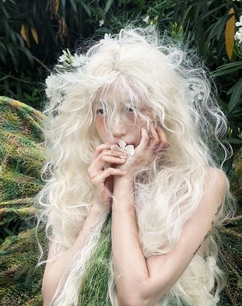 Wild Long Hair, Frost Hairstyles, Wavy Platinum Blonde Hair, Curly Hair Oc, Aesthetic Town, Elf Forest, Profile Reference, Curly Straight Hair, Audrey 2