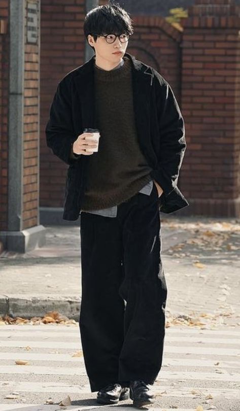 Japanese Male Fashion Casual, Japanese Mens Fashion Winter, Mens Nyc Winter Outfits, Winter Outfits Japan Men, Sweater Outfits Streetwear, Mens Asian Streetwear, Japanese Mens Fashion Formal, Japanese Fall Fashion Men, Casual Winter Outfits Men Street Style