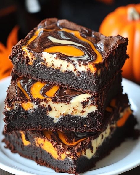 Halloween Pumpkin Cheesecake Brownies | Spooky Treats Halloween Desserts Chocolate, Spooky Desserts Halloween, Spooky Brownies, Pumpkin Cheesecake Swirl, Pumpkin Chocolate Cheesecake, Halloween Brownie, Optimal Recipes, Spooky Recipes, Cheesecake Brownie Bars