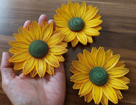 Quilling Sunflower Pattern, Quilling Flowers 3d, Quilling On Canvas, Quilling Sunflower, Quilled Sunflowers, Quilling For Beginners, Strip Art, Diy Quilling Crafts, Quilling Flower Designs