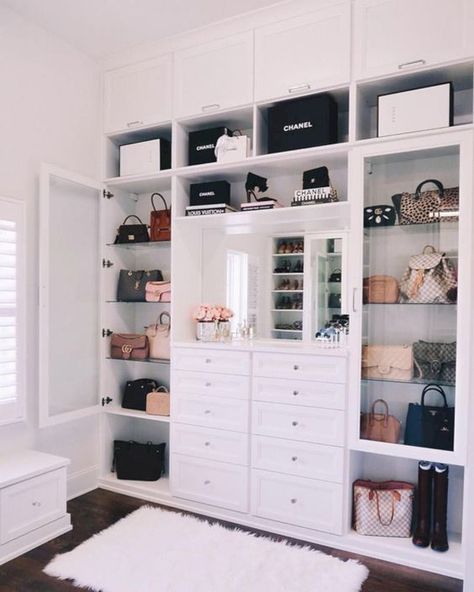 40 Pretty Modern Closet Ideas That Every Women Will Love | Home Design And Interior Closet Chandelier, Closet Built Ins, White Closet, Dream Closet Design, Walk In Closet Design, Beautiful Closets, Modern Closet, Wardrobe Room, Closet Decor