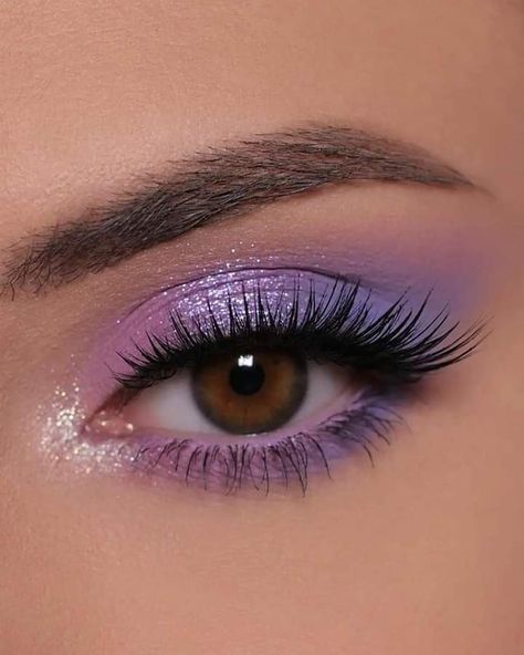 Lilac Eyeshadow, Halloweenský Makeup, Prom Eye Makeup, Purple Eye Makeup, Pink Eye Makeup, Purple Makeup, Eye Makeup Designs, Purple Eyeshadow, Creative Eye Makeup