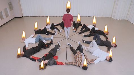 Prayer Circle, Seventeen Memes, Seventeen Going Seventeen, The Three Musketeers, Seventeen Album, Laughing And Crying, Pledis 17, Meme Faces, Kpop Funny