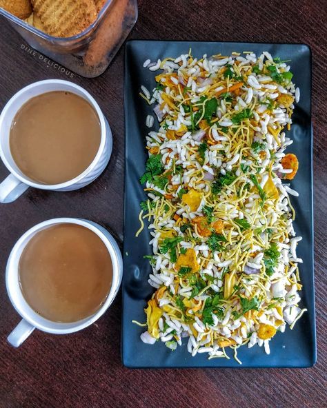 Perfect weekend vibes - Sitting and relaxing with your loved one, munching on all time favorite snack with a cup of tea, watching your favorite show. . . ➡️In frame - Sukhi Bhel . Sukhi Bhel is an Indian quick snack made with puffed rice and namkeen. . What's your idea of a perfect weekend? Comment and share your ideas. . . 👉Follow @dinedeliciousfood for more such food recommendations . . #tarvelgram #foodie #food #foodphotography #foodphotographer #foodbloggers #foodpicoftheday #trellingpune # Food Recommendations, Quick Vegetarian Meals, Dessert Smoothie, Puffed Rice, Quick Snack, Indian Snacks, A Cup Of Tea, Foodie Food, Veg Recipes