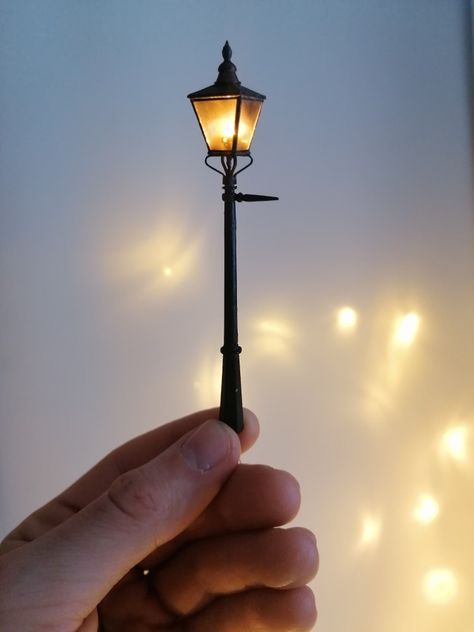 Miniature Lantern Diy, Miniature Lamp Diy, Diaroma Ideas Projects, Outside Lamp Post, Lantern Miniature, Miniature Lantern, Diorama Art, Miniature Lamp, Handmade Lanterns