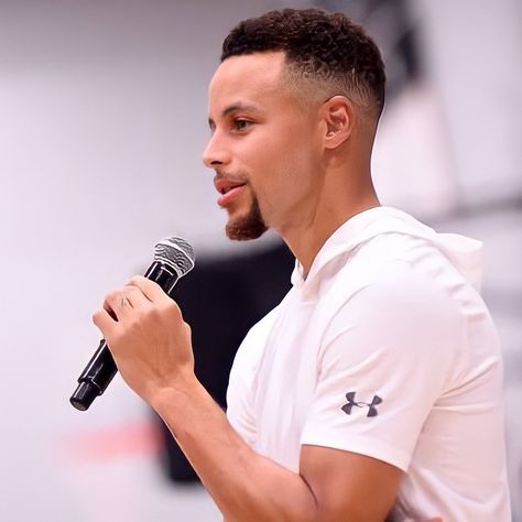 Stephen Curry Haircut, Barber Shop Pictures, Mvp Basketball, Curry Pictures, Golden State Basketball, Stephen Curry Basketball, Stephen Curry Pictures, Curry Warriors, Nba Stephen Curry