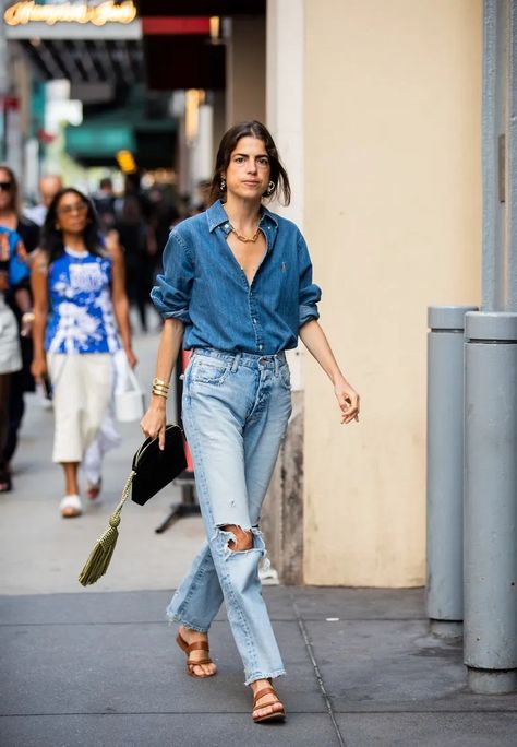 Street style inspiration: how to wear jeans with a shirt | Vogue Paris Leandra Medine Style, Kemeja Denim, Stile Casual Chic, Denim Street Style, Ripped Jeans Outfit, Jeans Trend, Looks Jeans, Look Jean, Leandra Medine