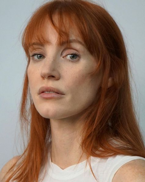 Jessica Chastain on Instagram: “😈 or 😇?” 1950s Actresses, Red Hair With Bangs, Scarlett Leithold, Beautiful Freckles, Red Hair Color, Jessica Chastain, Dream Hair, Woman Crush, Hairstyles With Bangs