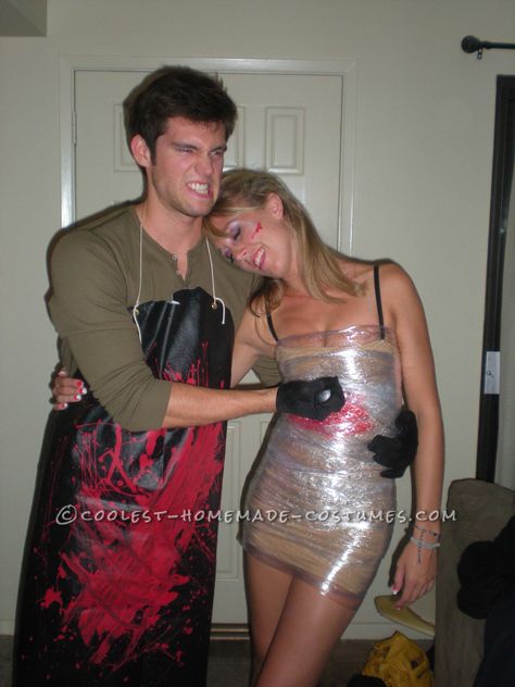 Brilliant Dexter costumes. Homemade Costumes, Dexter Costume, Dexter Halloween, College Halloween Party, Couple Costume, Hallowen Costume, College Halloween, Last Minute Halloween Costumes, Halloween Costumes For Couples