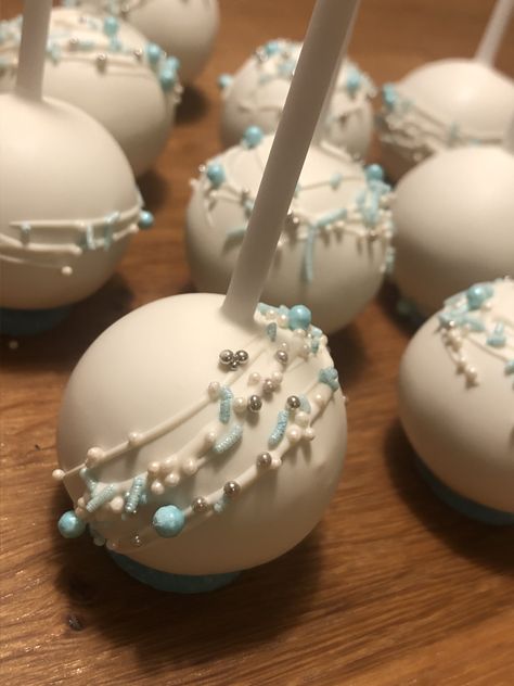 Cake Pop Decorations Ideas, Cake Pops Astethic, Cloud Cake Pops, Baby Shower Cake Pops For Boys, Simple Cake Pops Designs, Cake Pops Aesthetic, Cake Pop Aesthetic, Wedding Cake Pops Ideas, Simple Baptism Cake