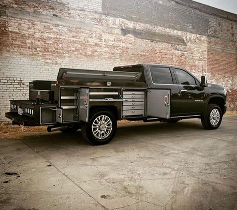 8′ Douglass Low Profile Service Body with built in flip-top boxes, built for a 56″ cab-to-axle SRW Chevy 3500. Sema Truck Builds, Service Truck Organization, Truck Toolbox Organization, Toolbox Organization, Mechanics Service Truck, Work Truck Storage, Welding Trucks, Truck Organization, Service Truck