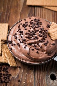 Brownie Batter Dip Recipe, Party Food Easy, Brownie Batter Dip, Easy Dessert Dips, Dessert Dip Recipes, Chocolate Dip, Smores Dessert, Coconut Dessert, Diy Easy Recipes