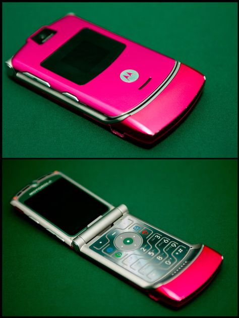 The pink Razr. | 35 Things Every Teen Girl In The ’00s Was Obsessed With....seriously all I wanted then lol. Childhood Memories 90s, Childhood Memories 2000, 90s Memories, Catty Noir, 90s Girl, 2000s Nostalgia, 90s Toys, 90s Baby, 90s Childhood