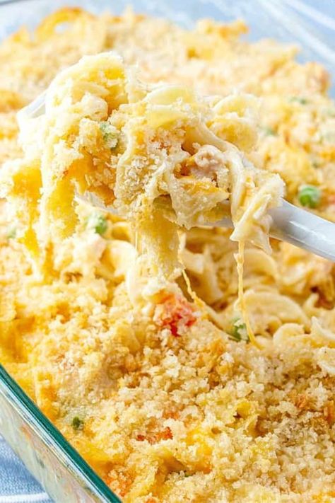 Pioneer Woman Noodle Casserole, Girl Meets Farm Chicken Noodle Casserole, Chicken And Noodles Casserole Recipes, Cheesy Chicken Noodle Bake, Casserole For Family, Country Supper Ideas, Grandmas Chicken Noodle Casserole, Campbells Chicken Noodle Casserole, Chicken And Noodles Pioneer Woman