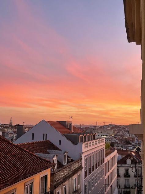 #lisbon #aesthetic #sunset Lisbon Sunset, Lisbon Aesthetic, Pretty Views, Aesthetic Sunset, Dream Trip, Travel Europe, Character Aesthetic, Island Life, Field Trip