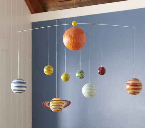 You Should Hang a Solar System Mobile from Your Ceiling Planet Ceiling, Ceiling Mobile, Solaire Diy, Planet Mobile, Solar System Mobile, Star Shower, Decoration Vintage, Space Theme, Pottery Barn Kids