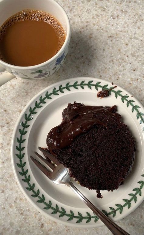 Chocolate Cake Aesthetic, Chocolate Dump, Choco Cake, Dump Aesthetic, Cake Aesthetic, Think Food, Aesthetic Coffee, Snap Food, Instagram Food