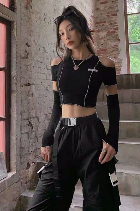 Black E Girl, Techwear Women, Gothic Crop Tops, E Girl Style, Patchwork Crop Top, Y2k Crop Top, Black T Shirts, Cropped Tops, Shoulder Crop Top