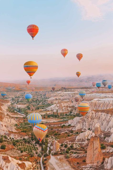 Turkey Places, Countries To Visit, Voyage Europe, Turkey Travel, Hot Air Balloons, Air Balloons, Beautiful Places In The World, Travel Aesthetic, Vacation Destinations