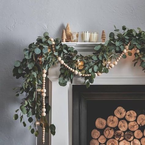 Learn some of the pieces that make up Bohemian Christmas style. Also, learn how to DIY a 1970's style macaroni Christmas tree! Christmas Fireplace Design, Diy Christmas Fireplace, Holiday Mantel Decor, Boho Christmas Decor, Minimalist Christmas Decor, Bohemian Christmas, Holiday Mantel, Christmas Mantel Decorations, Diy Christmas Decorations