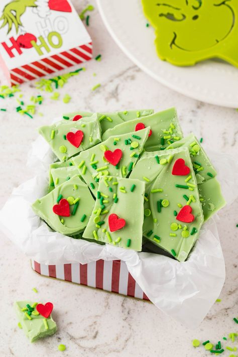 Make This Grinch Bark Recipe For Movie Night Grinch Bark, Grinch Snack, Christmas Bark Recipes, Christmas Bark, The Grinch Movie, Gluten Free Candy, Candy Bark, Easy Diy Christmas Gifts, Cheese Ball Recipes