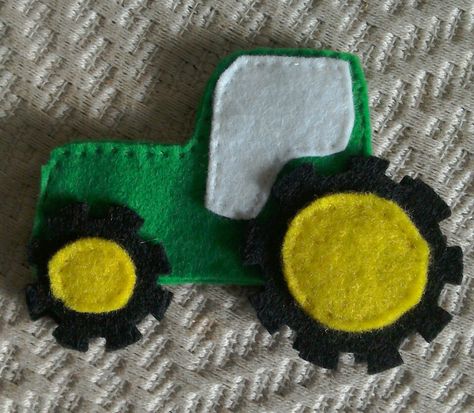 Felt Tractor Christmas Ornaments, Felt Tractor Pattern, Felt Tractor, Diy Felt Christmas Ornaments, Diy Baby Mobile, Felt Crown, Craft Board, Felt Creations, Finger Puppet