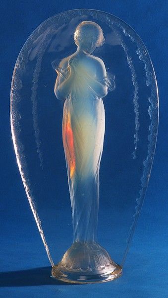 Renee Lalique, Glass Statue, Lalique Jewelry, Rene Lalique, Lalique Crystal, Art Of Glass, Gathering Place, Art Deco Lamps, Crystal Figurines