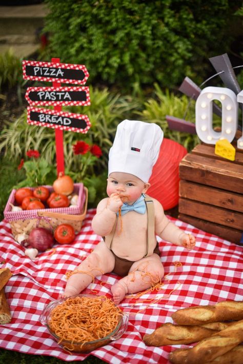 Spaghetti First Birthday Photos, Pizza Baby Month Pictures, Unique 1st Birthday Photo Shoot Ideas, Spaghetti First Birthday, 100 Foods Before 1 Photoshoot, Spaghetti Smash Photoshoot, Spaghetti Photoshoot, Boys 1st Birthday Photo Shoot Ideas, Unique Baby Photoshoot Ideas