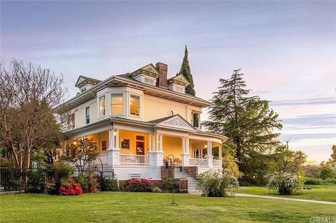 1896 Queen Anne Victorian For Sale in Oroville, California - OldHouses.com Oroville California, Victorian Era Homes, Whole House Fan, Historic Houses, Victorian Mansions, Tall Ceilings, Take A Step Back, Built In Bookcase, Coffered Ceiling