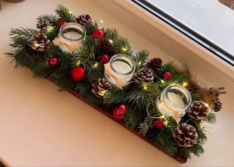 Christian Christmas Decorations, Christmas Candle Centerpiece, Christmas Flower Decorations, Holiday Table Decor, Christmas Decorations Centerpiece, Diy Christmas Garland, Christmas Candle Decorations, Christmas Table Centerpieces, Christmas Centerpieces Diy