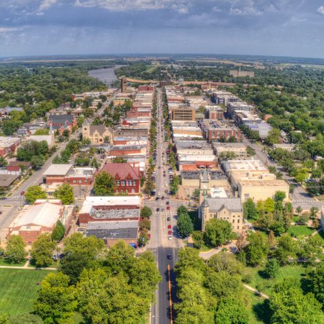 Lawrence, Kansas, has long been considered a college town. While home to Kansas University, Lawrence is much more. With a classic downtown, a visit to Lawrence includes shopping at unique stores and boutiques while sampling some of the best cuisine in the Midwest. Whether you're a history buff,... Unique Stores, Kansas University, State Of Kansas, Lawrence Kansas, Lawrence Ks, 100 Things To Do, Country Inn, University Of Kansas, College Town