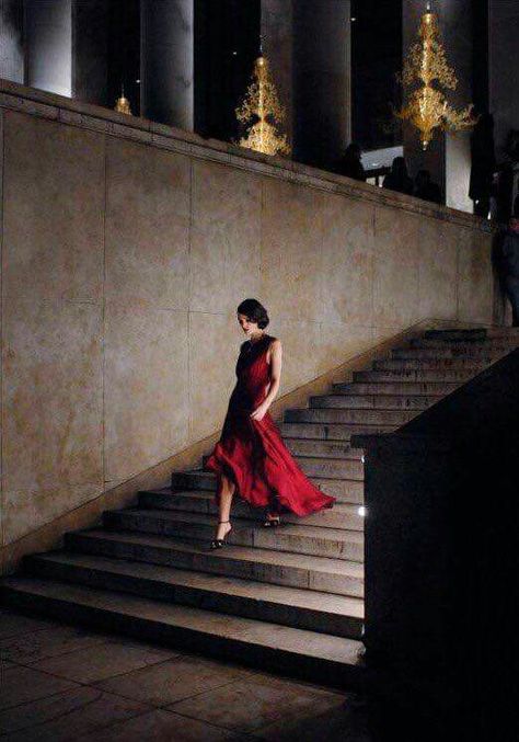 Elisabeth Swan, Keira Knightly, Keira Knightley, Classy And Fabulous, Birthday Photoshoot, Lady In Red, Photography Inspiration, Photography Poses, Red Dress