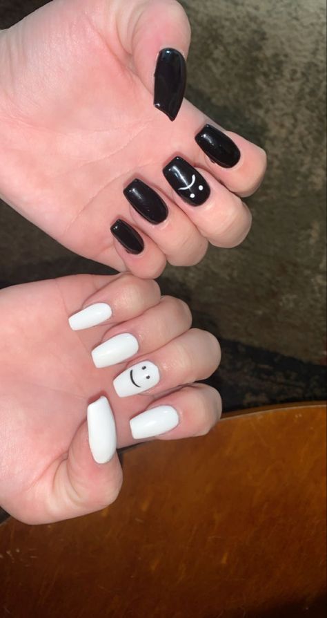 #nails #halloween #halloweennails #smile #acrylicnails #acrylic #cute Smile Nails Acrylic, Simple Nails Halloween, Smile Nails Design, Acrylic Nails Halloween, Smile Nails, Black And White Nails, Edgy Nails, Grunge Nails, White Acrylic Nails