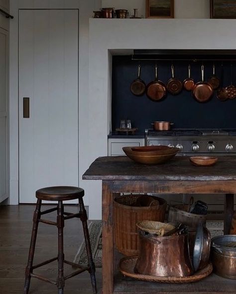 Shannon O'Malley (@shanonoms) • Instagram photos and videos French Country Modern, French Country Kitchen, Old Kitchen, Decor Minimalist, Design Living Room, Kitchen Style, Pots And Pans, Cheap Home Decor, Country Kitchen