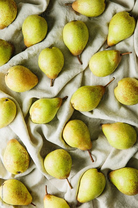 Pear Food Photography, Pear Fruit Photography, Pears Aesthetic, Pear Aesthetic, Pears Photography, Pear Food, Japanese Food Menu, Pear Photography, Food Background