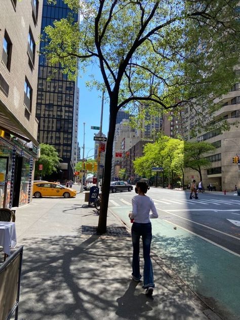 Nyc Daytime Aesthetic, Walking Through City Aesthetic, New York Aesthetic Day, New York Day Aesthetic, Walking In Nyc Aesthetic, Walking In New York Aesthetic, Walking City Aesthetic, Walking In City Aesthetic, City Walking Aesthetic