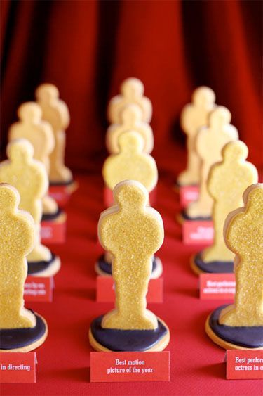 Oscar Statue, Rolled Sugar Cookie Dough, Deco Cinema, Oscars Party Ideas, Academy Awards Party, Red Carpet Theme, Hollywood Birthday, Hollywood Party Theme, Oscar Night