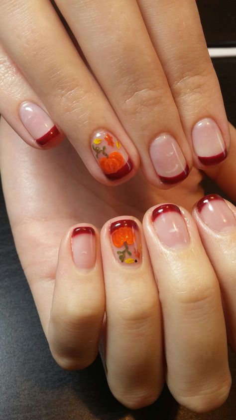 Gel Nail Designs For Fall French Tip, Thanksgiving Nails Fall French Tip, Thanksgiving French Tip Nail Designs, Thanksgiving Shellac Nails, Thanksgiving Nail Designs Acrylic Short, November French Nails, French Tip Autumn Nails, Natural Fall Nail Designs, Thanksgiving Simple Nails