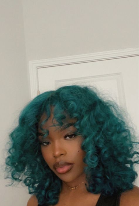 Dark Teal Peekaboo Hair, Dark Teal Hair Black Women, Teal Green Hair Color, Blue Green Curly Hair, Light Teal Hair Color, Blue Green Hair Black Women, Green Hair On Brown Skin, Turquoise Curly Hair, Dark Teal Hair Color