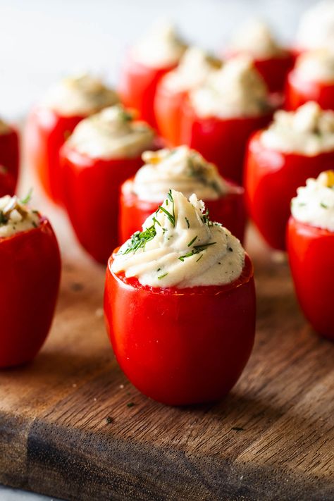 Stuffed Cherry Tomatoes - Gentle Plate Cherry Tomatoes And Mozzarella Balls, Stuffed Cherry Tomatoes, Cherry Tomato Recipes, Breakfast Salad, Light Snacks, Tomato Recipes, Food Plating, Christmas Dinner, Cherry Tomatoes