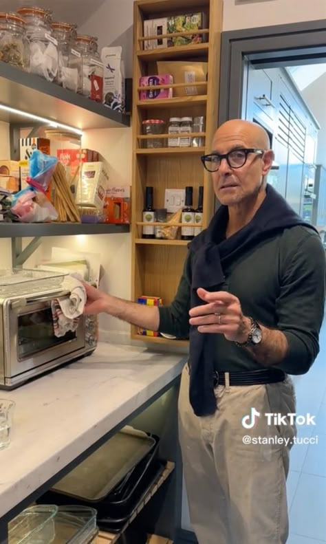 Stanley Tucci Recipes Bolognese, Stanley Tucci Kitchen, Stanley Tucci Sandwich, Stanley Tucci Fashion, An Italian In My Kitchen Recipes, Tucci Stanley, Stanley Tucci Style, Restaurant Outfit Ideas, Mediterranean Breakfast Ideas