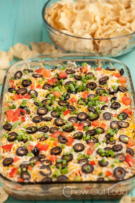 7-Layer Mexican Dip - Chew Out Loud Mexican Dip Recipes, Mexican Dip, Mexican Dips, Salads Ideas, Tastes Better From Scratch, Fingerfood Party, Delicious Appetizers, Layer Dip, Tailgate Food