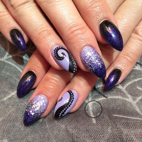 Ariel Ursula, Little Mermaid Nails, Disney Halloween Nails, Unicorn Nails Designs, Disney Acrylic Nails, Black Halloween Nails, Unicorn Nails, Nail Art Disney, Her Nails