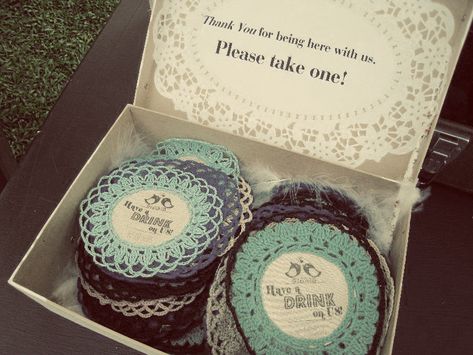 Coasters Crochet Around Cloth With Printable Template Crochet Wedding Favours, Crochet Sweets, Crochet Wedding Gift, Wedding Crochet Patterns, Wedding Coasters Favors, Coasters Crochet, Doily Wedding, Diy Aesthetic, Vintage Crochet Patterns