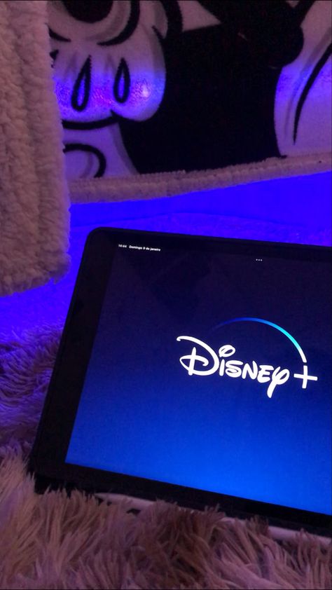 Disney Plus Aesthetic, Aesthetic Ipad, Disney Movie Night, Tv Miniseries, Top Tv Shows, Sports Movies, Night Film, Iptv Subscription, Tv Documentary