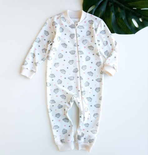 Free Onesie Pattern, Baby Pajamas Pattern Free, Free Baby Sleeper Sewing Patterns, Sewing Patterns Baby Clothes, Baby Onesie Sewing Pattern, Onesie Sewing Pattern Free, Free Baby Sewing Patterns Pdf, Toddler Sewing Patterns Free, Free Sewing Patterns For Babies