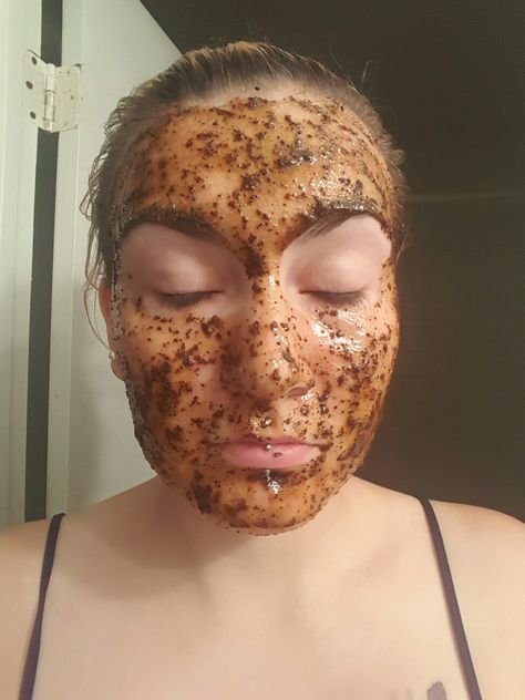 Amazing face mask!!! 1 egg yolk 1 non-heaping spoon of coffee grounds (doesn't matter what kind) 1 teaspoon of honey Mix it all together, put it on wait 20-30 minutes and wash off with warm water. Pat dry your face. Done! Amazing Ideas, Body Treatments, Doesn't Matter, Egg Yolk, 1 Egg, Coffee Grounds, Warm Water, 30 Minutes, Carnival Face Paint