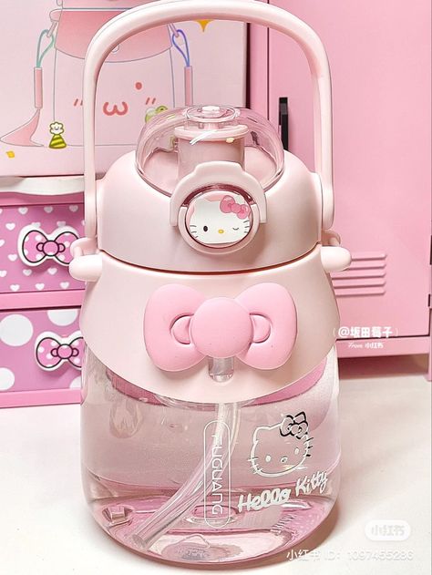 Hello Kitty Water Bottle, Hello Kitty Merchandise, Kitty Items, Cute Furniture, Hello Kitty Aesthetic, Cute Water Bottles, Hello Kit, Pink Hello Kitty, Hello Kitty My Melody